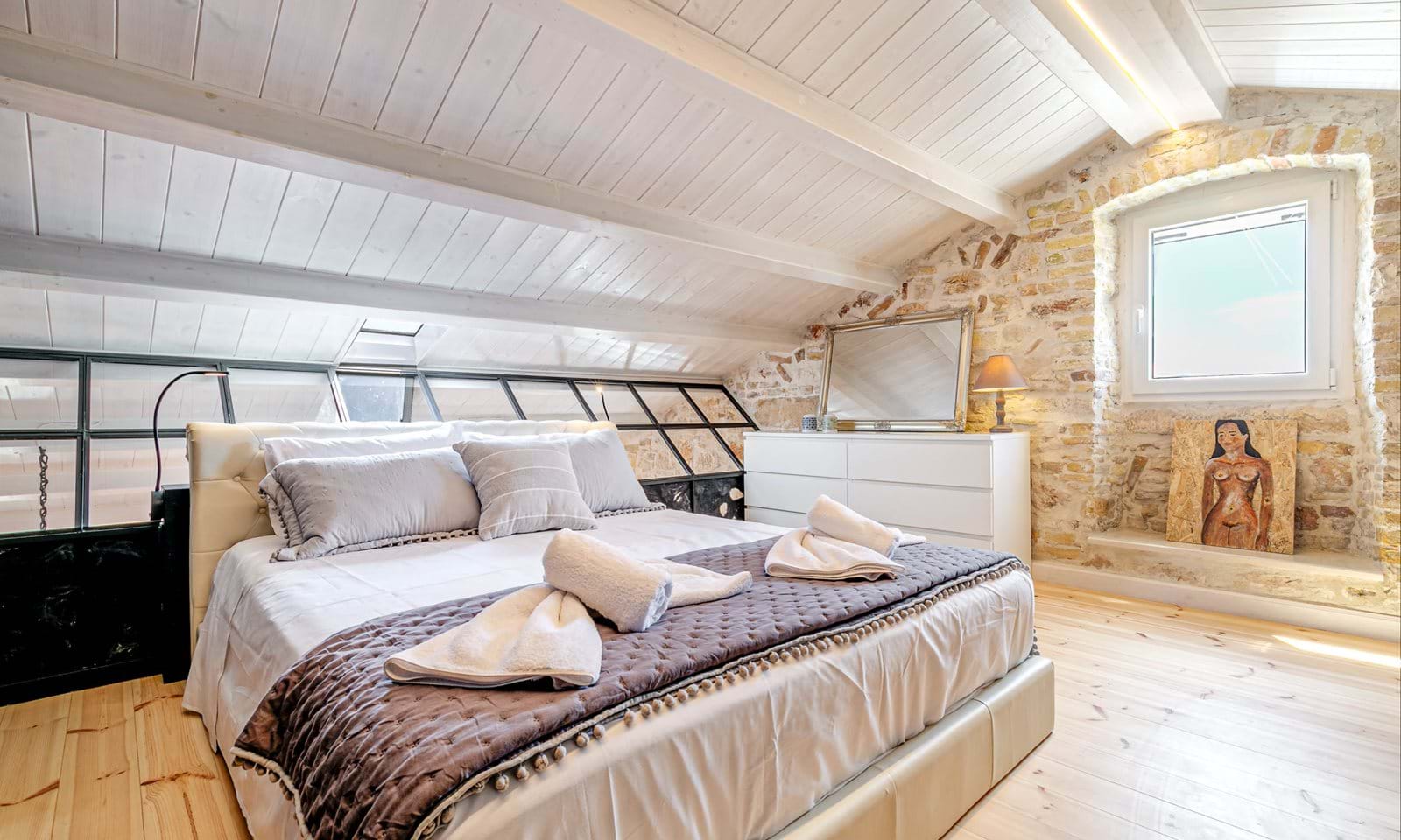 Listing photograph 9 of 28 of the apartment in Corfu Town, published by Corfu Home Finders.