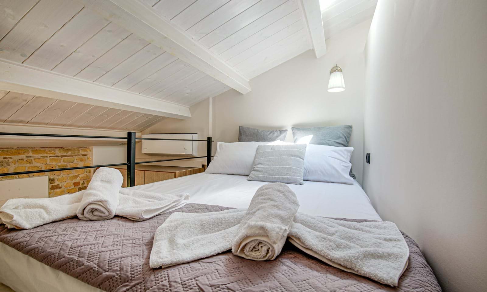 Listing photograph 15 of 28 of the apartment in Corfu Town, published by Corfu Home Finders.