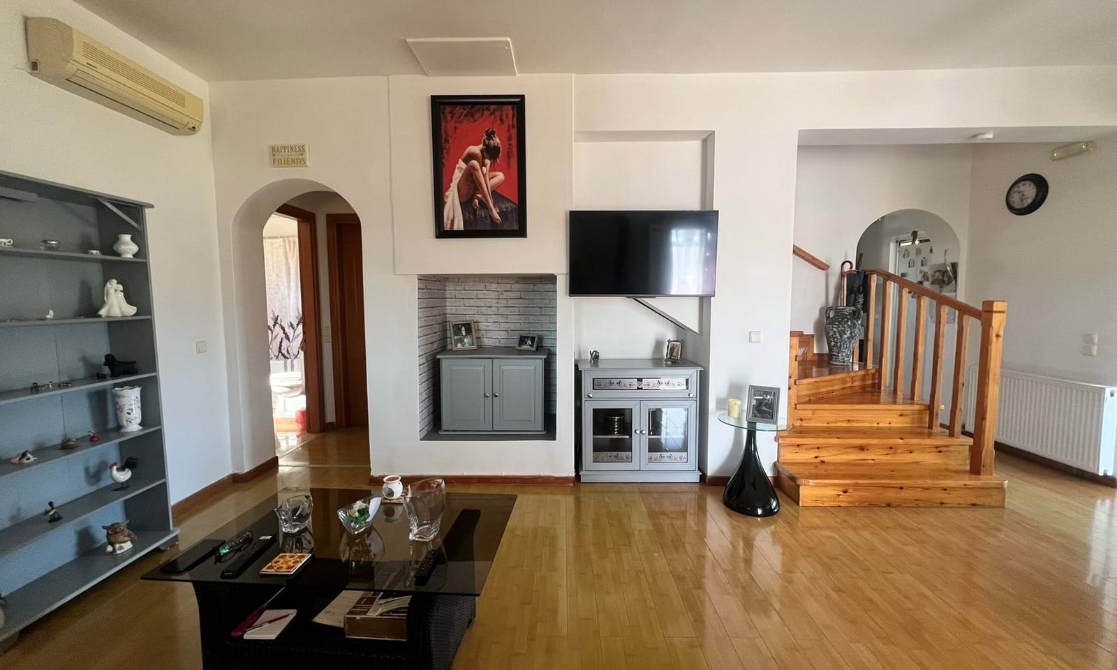 Listing photograph 19 of 22 of the house in Roda, published by Corfu Home Finders.