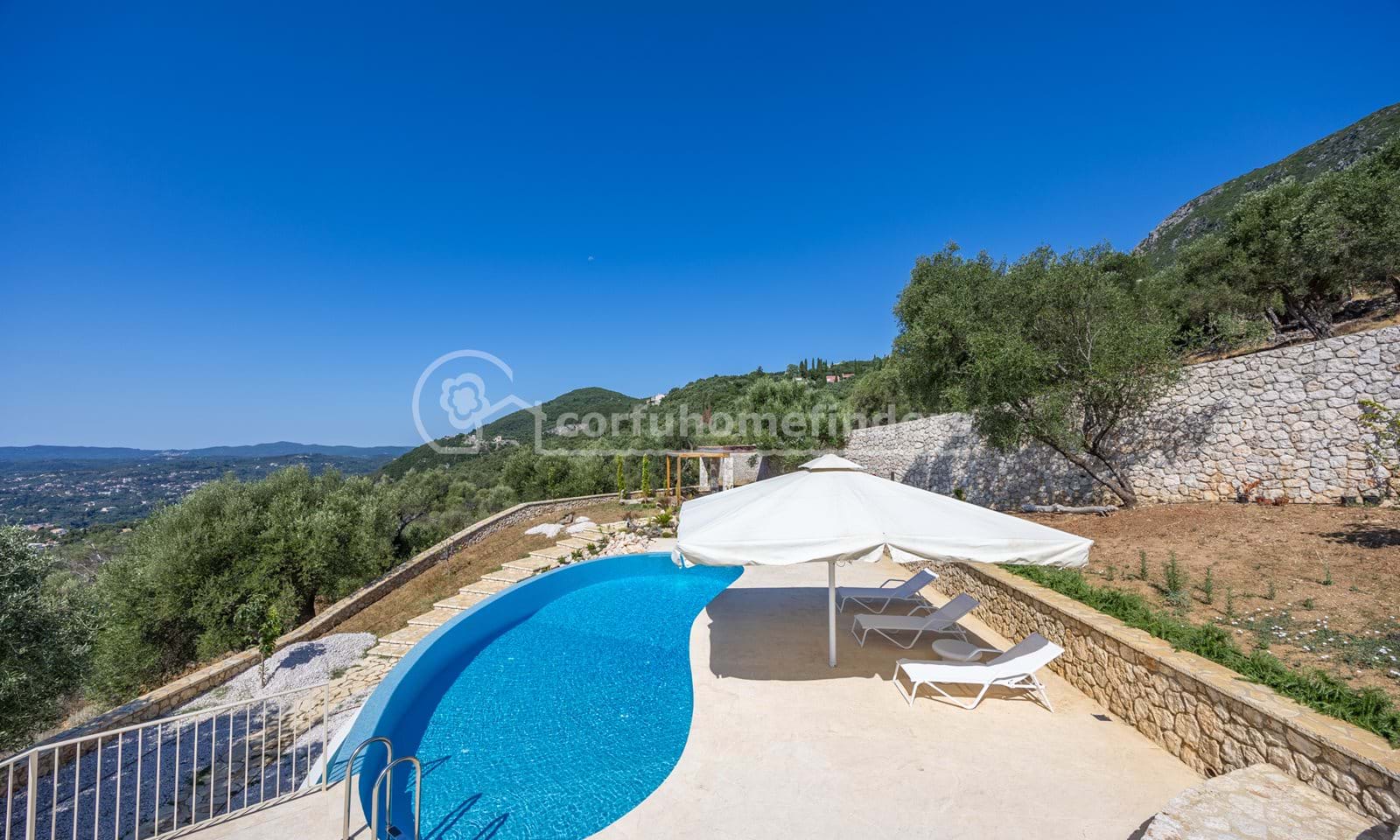 Listing photograph 11 of 39 of the house in Spartilas, published by Corfu Home Finders.