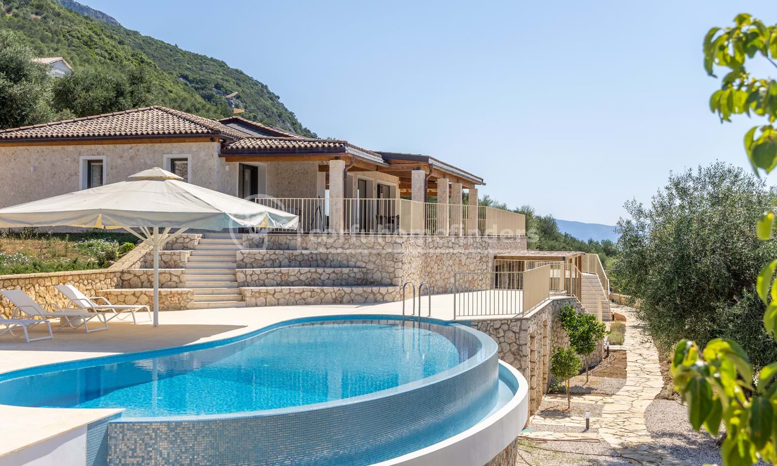 Listing photograph 14 of 39 of the house in Spartilas, published by Corfu Home Finders.