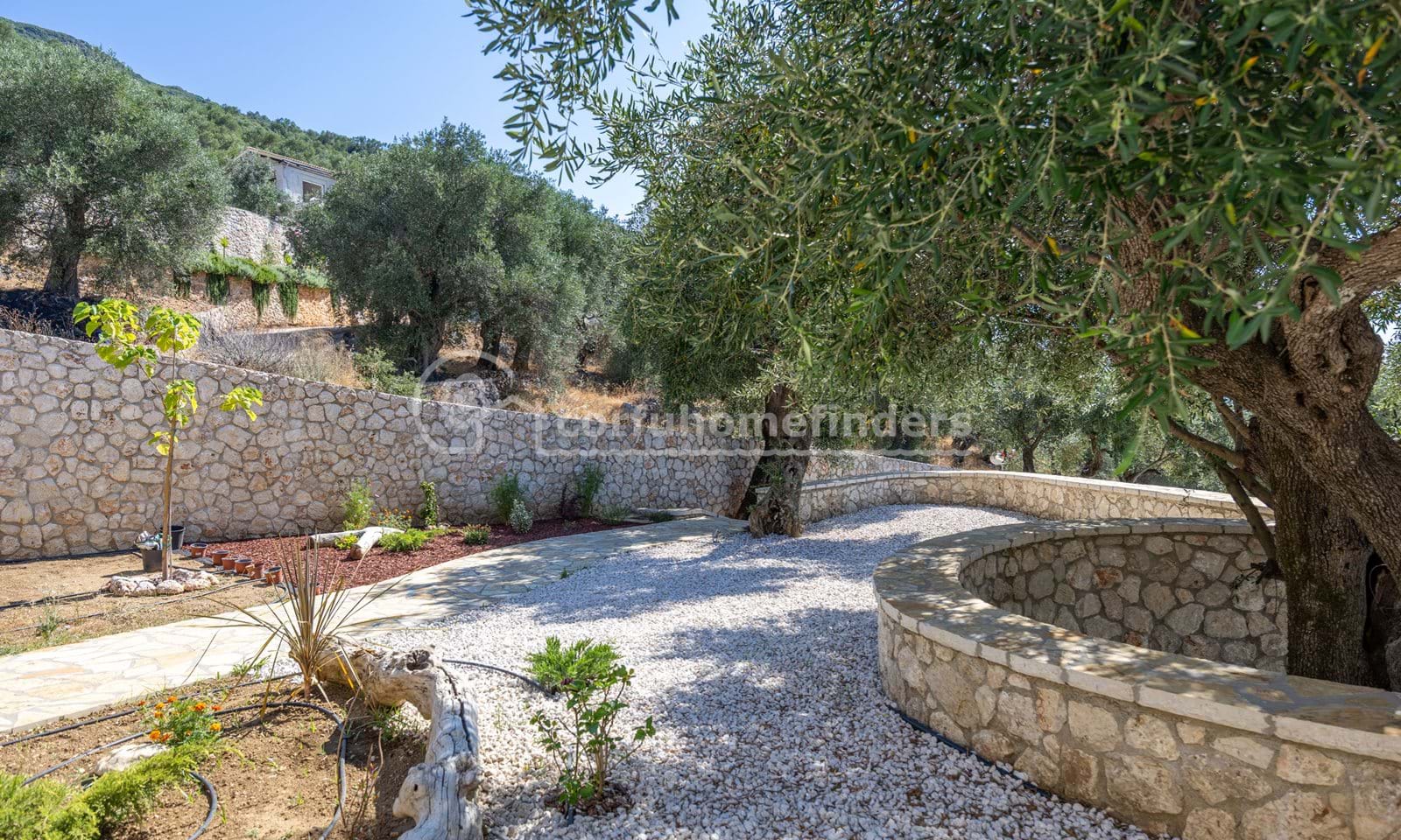 Listing photograph 15 of 39 of the house in Spartilas, published by Corfu Home Finders.