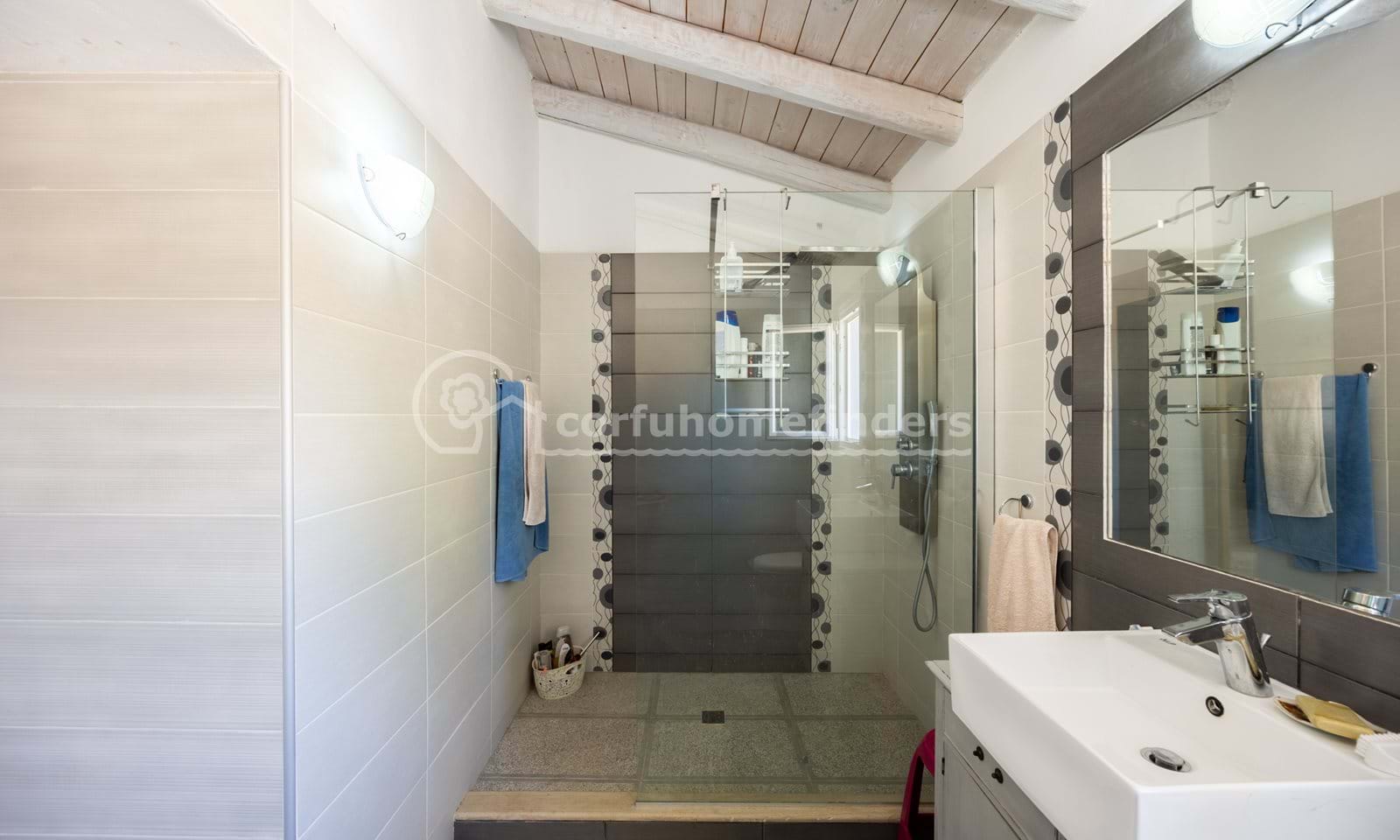 Listing photograph 17 of 21 of the house in Spartilas, published by Corfu Home Finders.