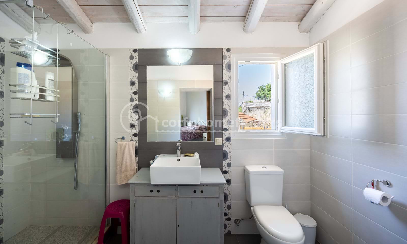 Listing photograph 16 of 21 of the house in Spartilas, published by Corfu Home Finders.