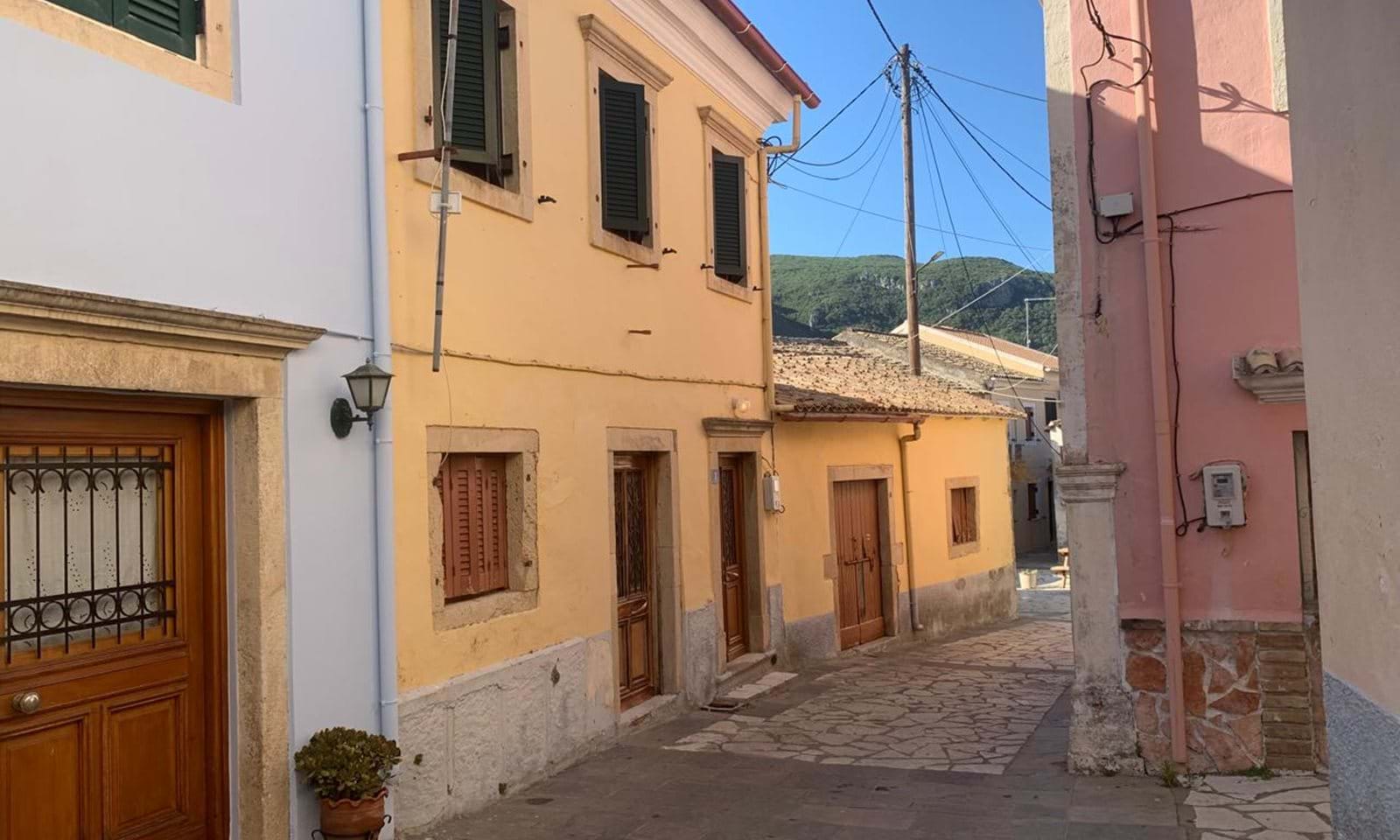 Listing photograph 2 of 14 of the house in Doukades, published by Corfu Home Finders.
