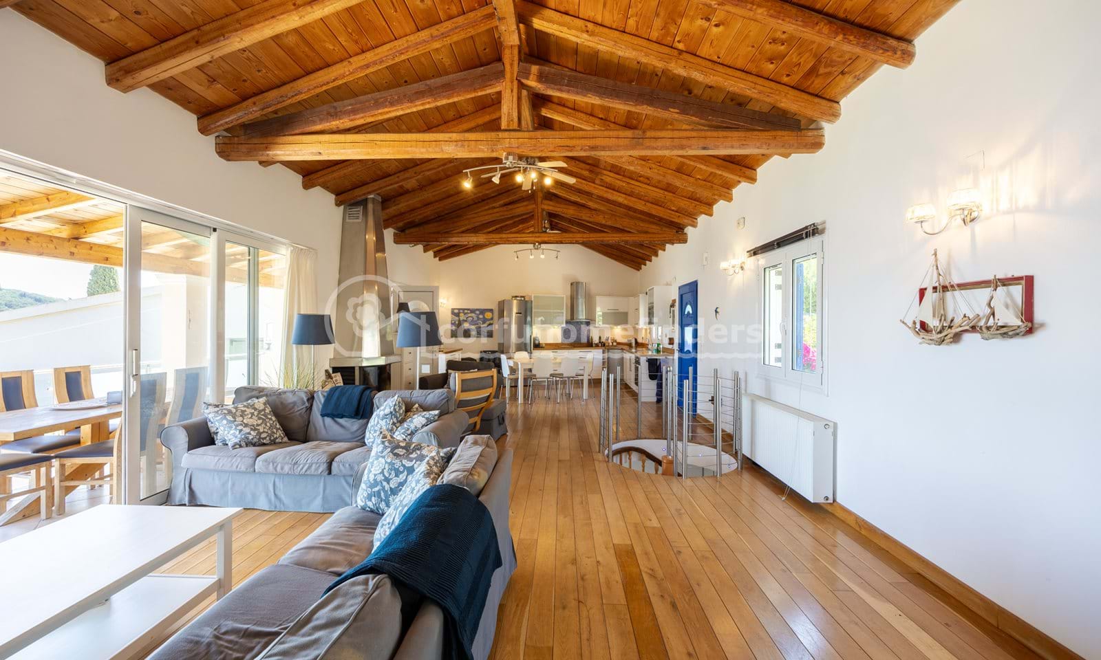 Listing photograph 5 of 28 of the house in Kassiopi, published by Corfu Home Finders.