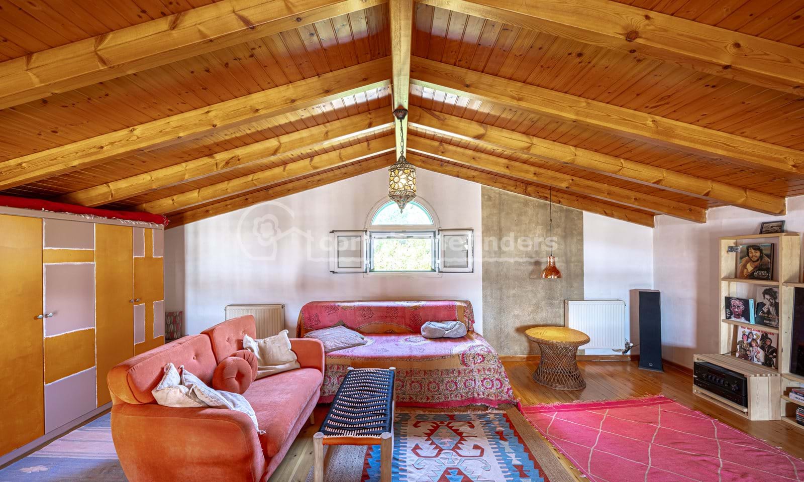 Listing photograph 11 of 27 of the house in Kouramades, published by Corfu Home Finders.