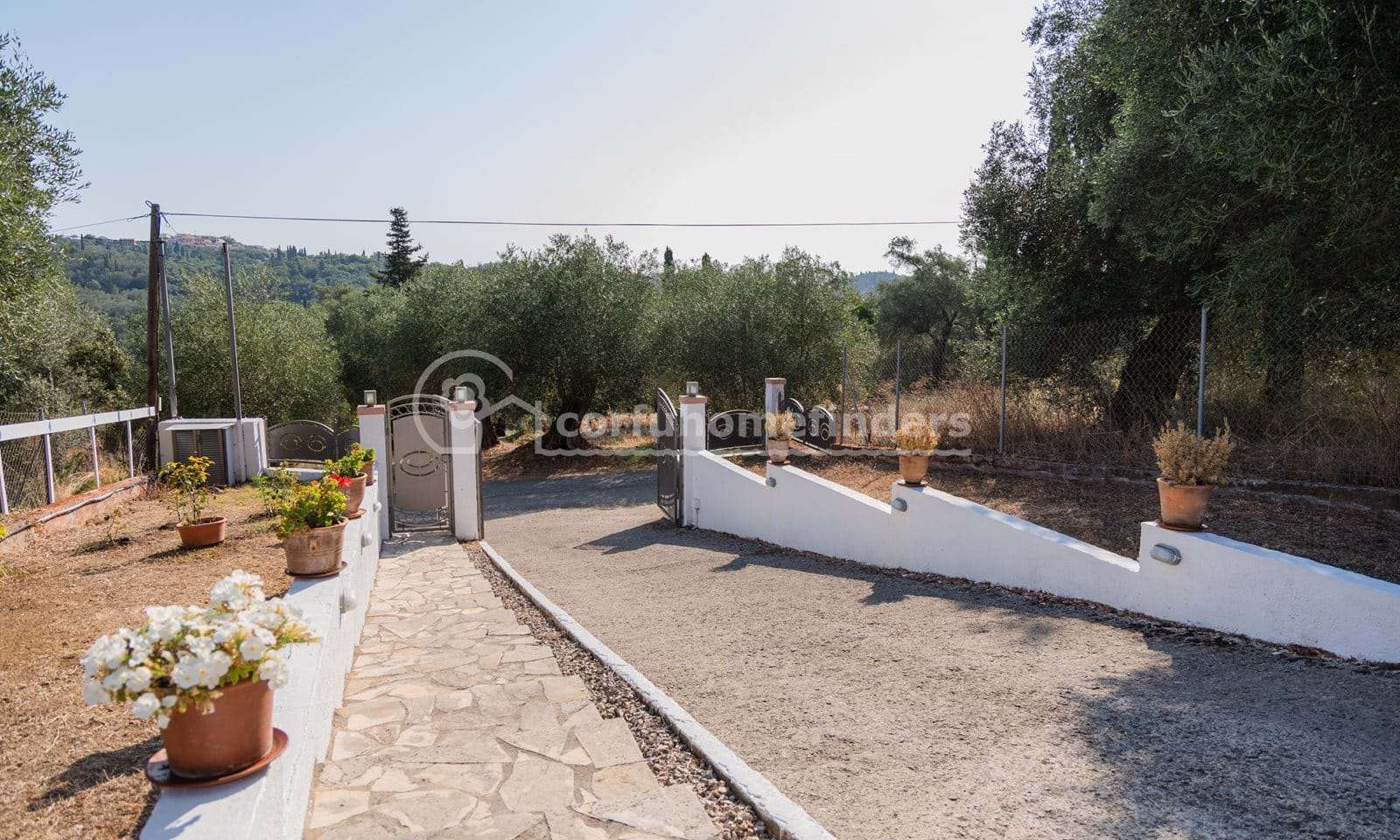 Listing photograph 3 of 27 of the house in Kouramades, published by Corfu Home Finders.
