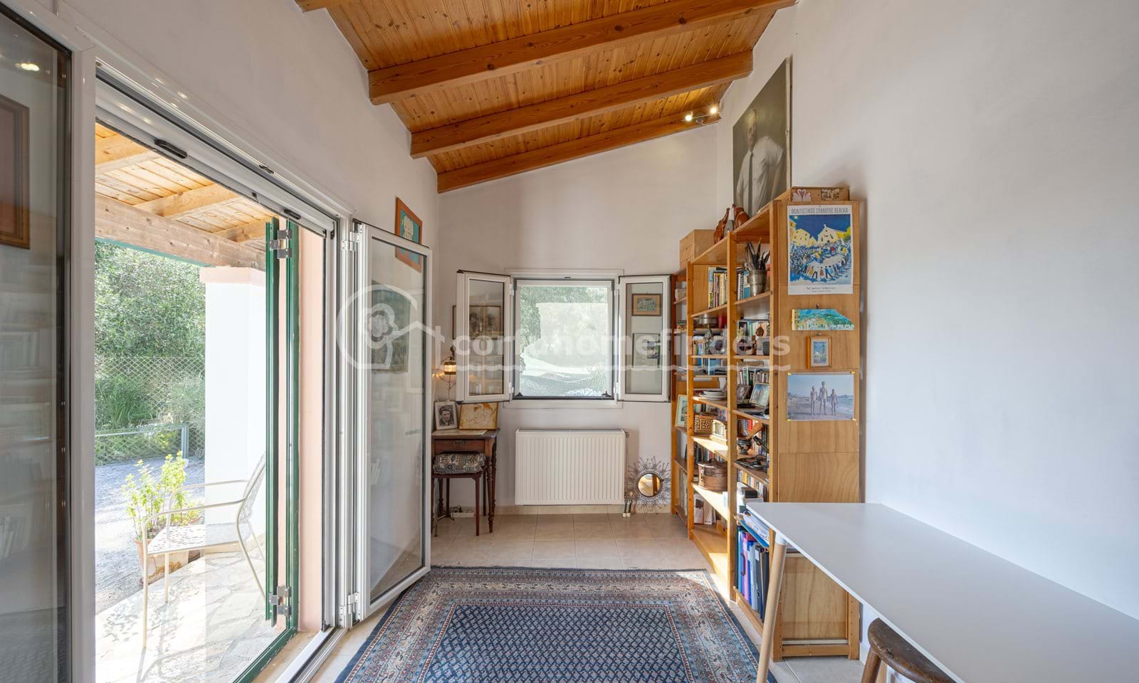 Listing photograph 18 of 27 of the house in Kouramades, published by Corfu Home Finders.