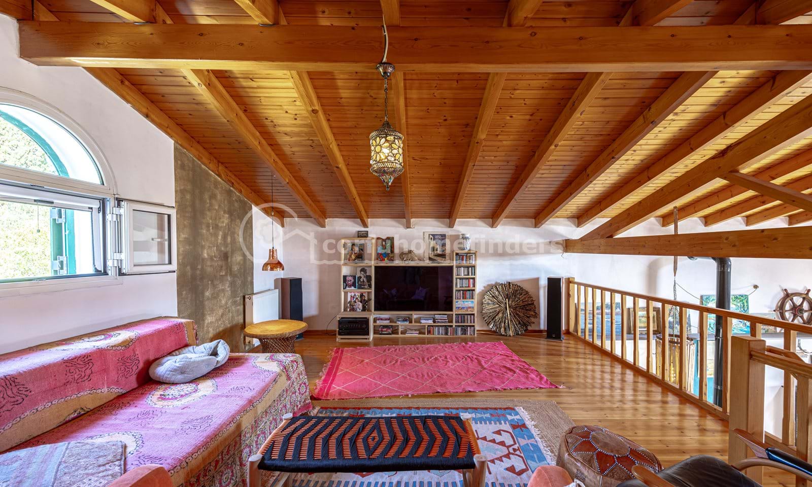 Listing photograph 12 of 27 of the house in Kouramades, published by Corfu Home Finders.