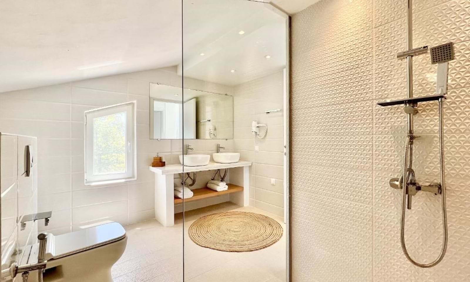 Listing photograph 10 of 14 of the house in Agnos, published by Corfu Home Finders.