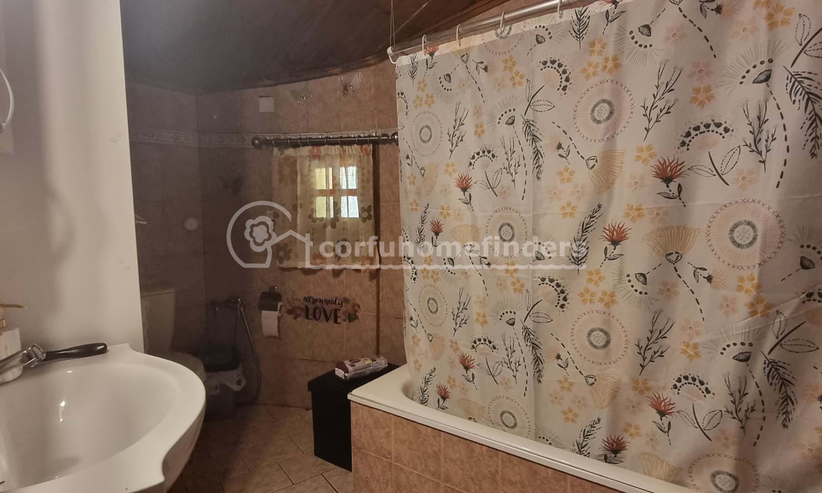 Listing photograph 6 of 14 of the house in Agios Mattheos, published by Corfu Home Finders.