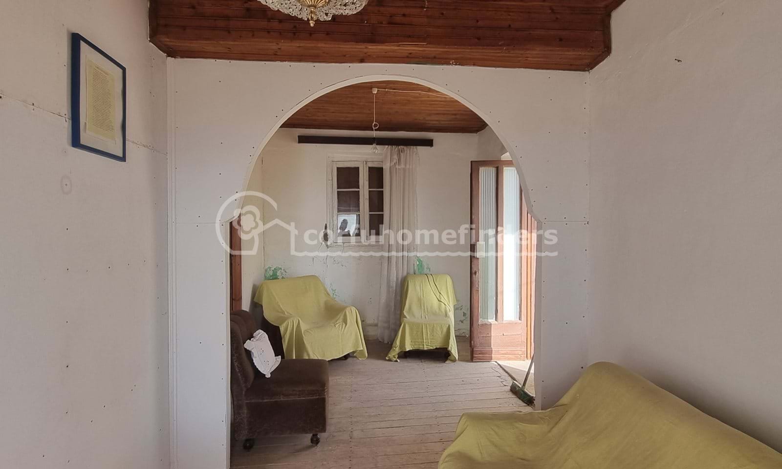 Listing photograph 11 of 18 of the house in Chlomos, published by Corfu Home Finders.