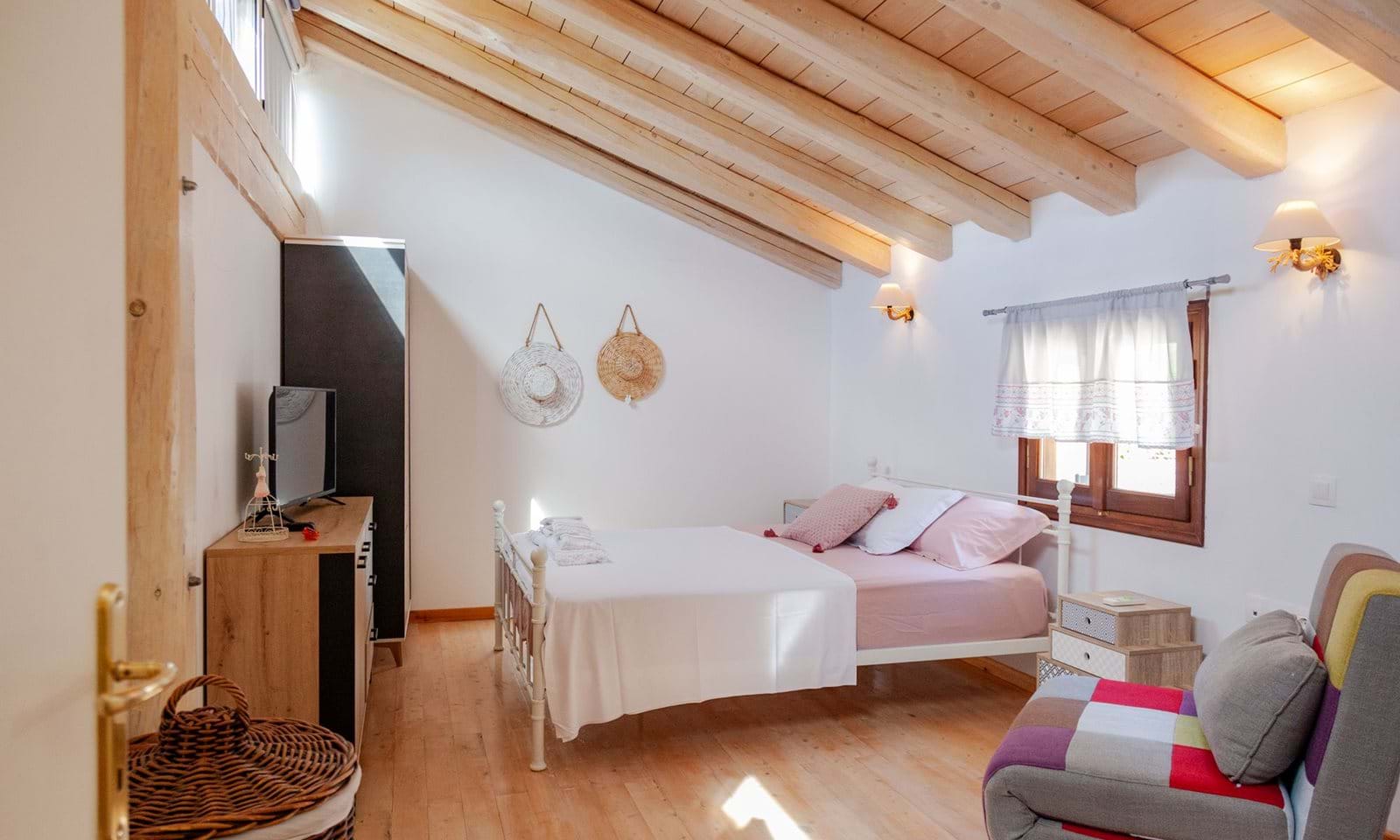 Listing photograph 13 of 25 of the house in Arkadades, published by Corfu Home Finders.