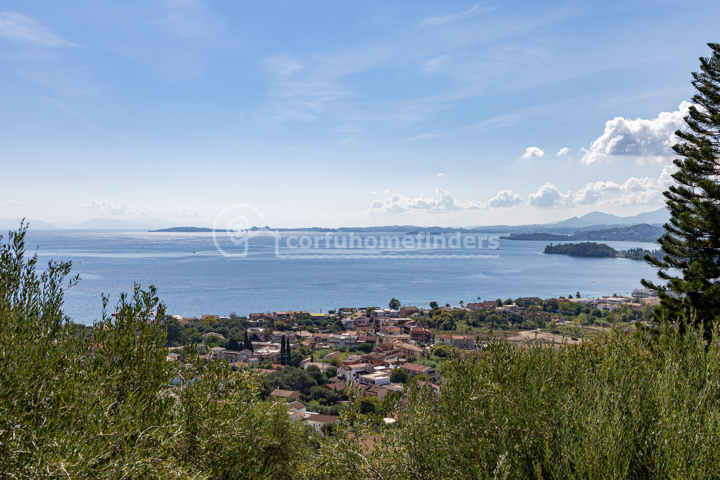 Listing photograph 3 of 29 of the house in Agios Markos, published by Corfu Home Finders.