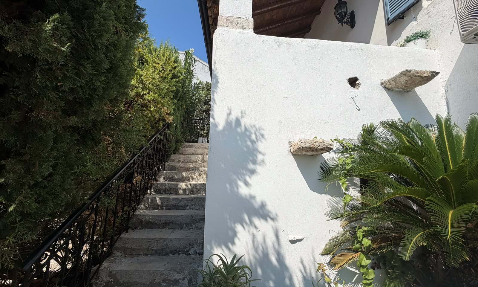 Listing photograph 12 of 13 of the house in Kalami, published by Corfu Home Finders.