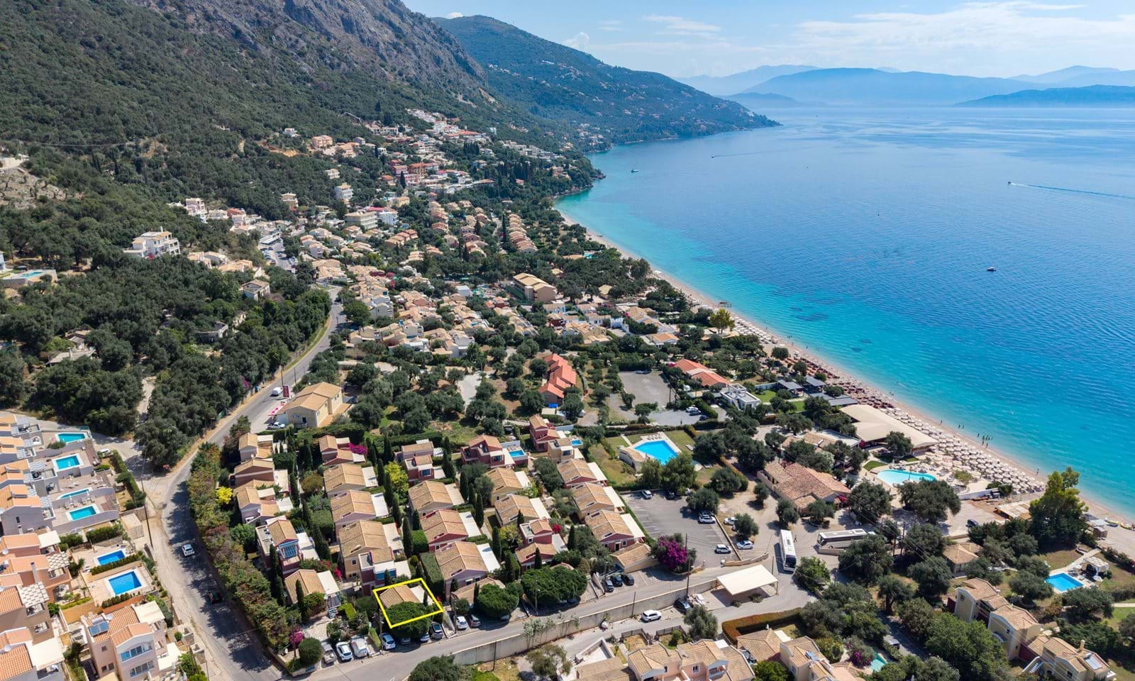 Listing photograph 2 of 20 of the house in Barbati, published by Corfu Home Finders.
