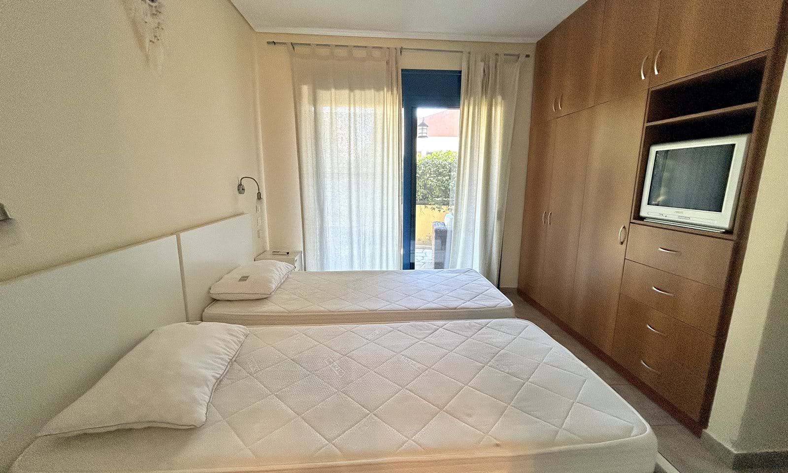 Listing photograph 16 of 20 of the house in Barbati, published by Corfu Home Finders.