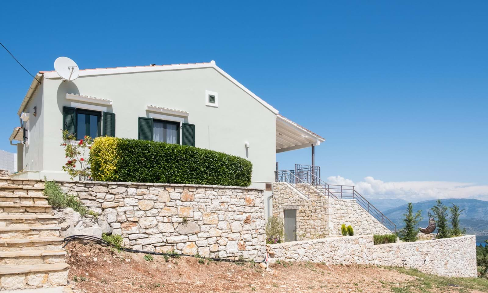 A recently refurbished villa in the peaceful hamlet of Santa.