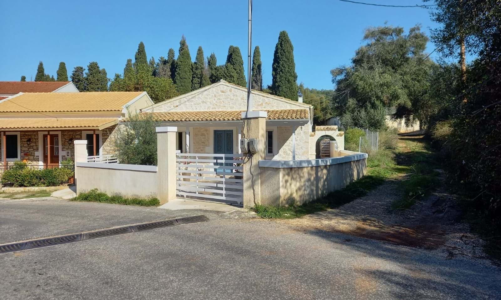 Lovely, modernised stone house in the village of Peritheia.
