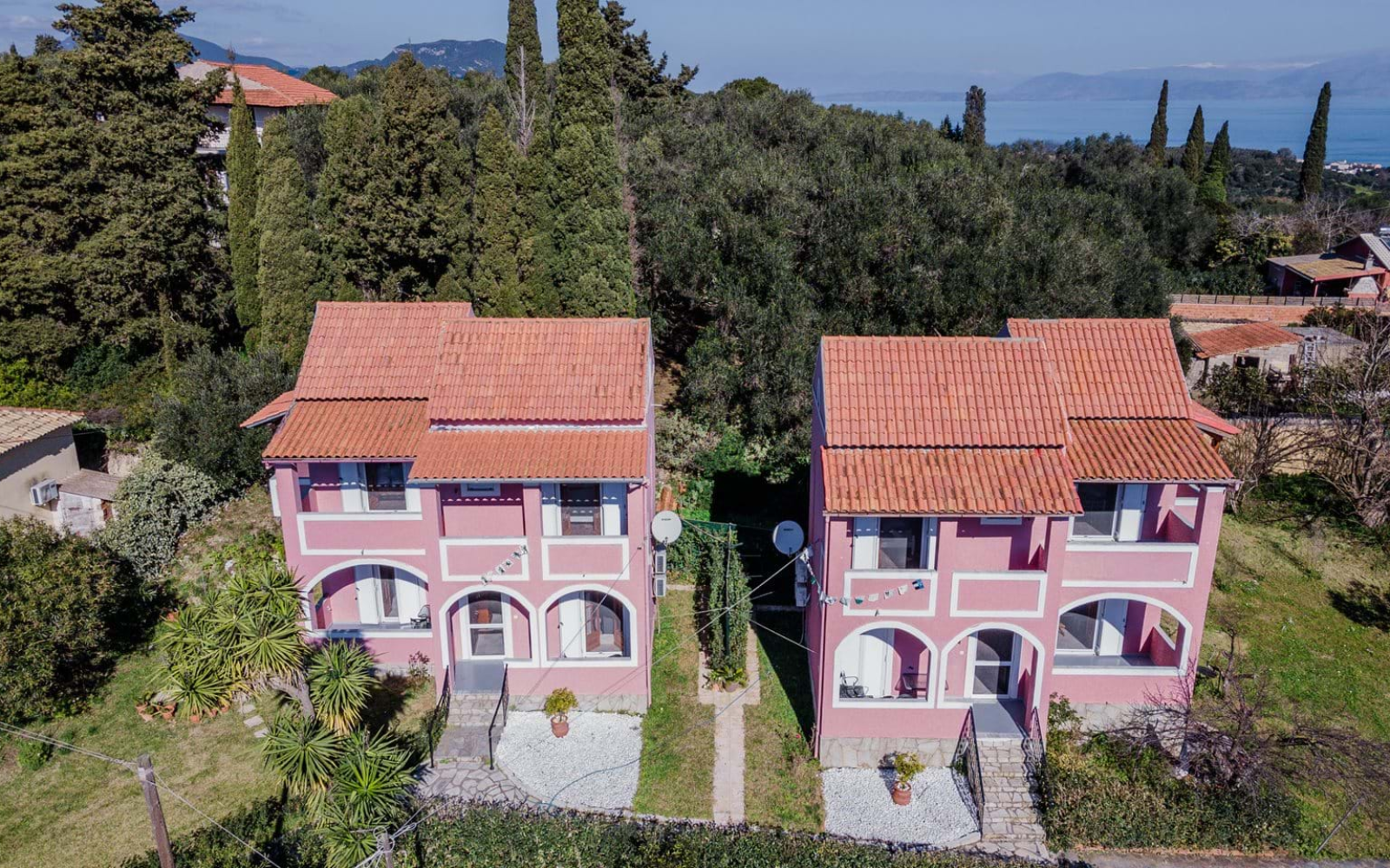 THE PINK TWINS, Chlomotiana, Corfu, 450,000 €