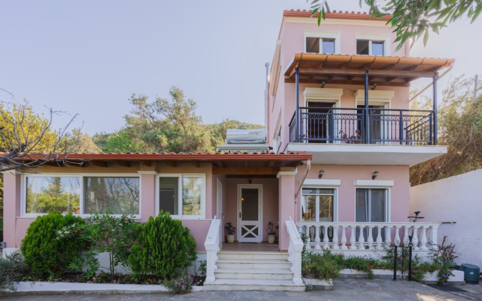 BLACK CHERRY HOUSE, Ano Garouna, Corfu, 275,000 €