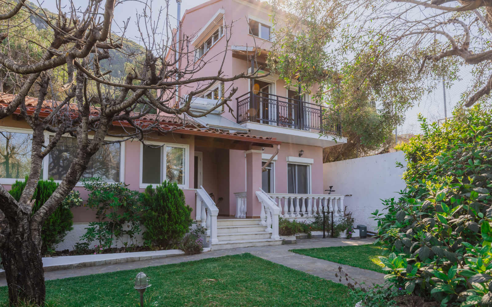 BLACK CHERRY HOUSE, Ano Garouna, 245,000 €