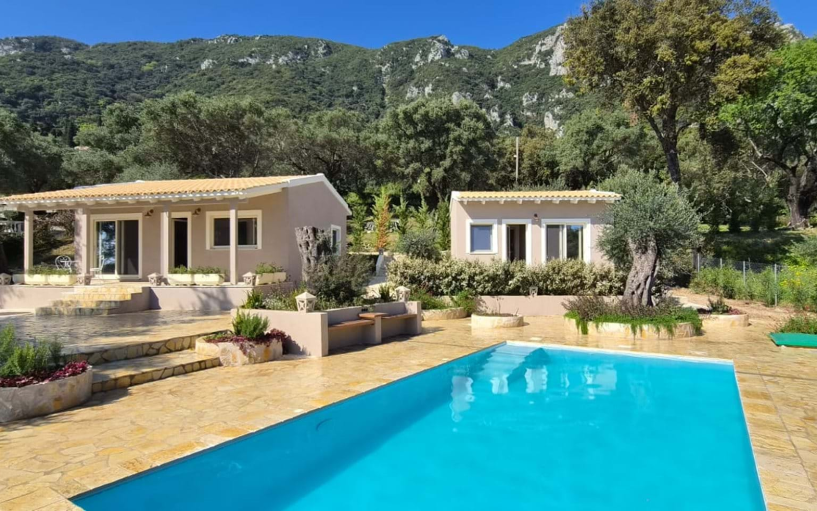 SUNRISE, Benitses, Corfu, 650,000 €