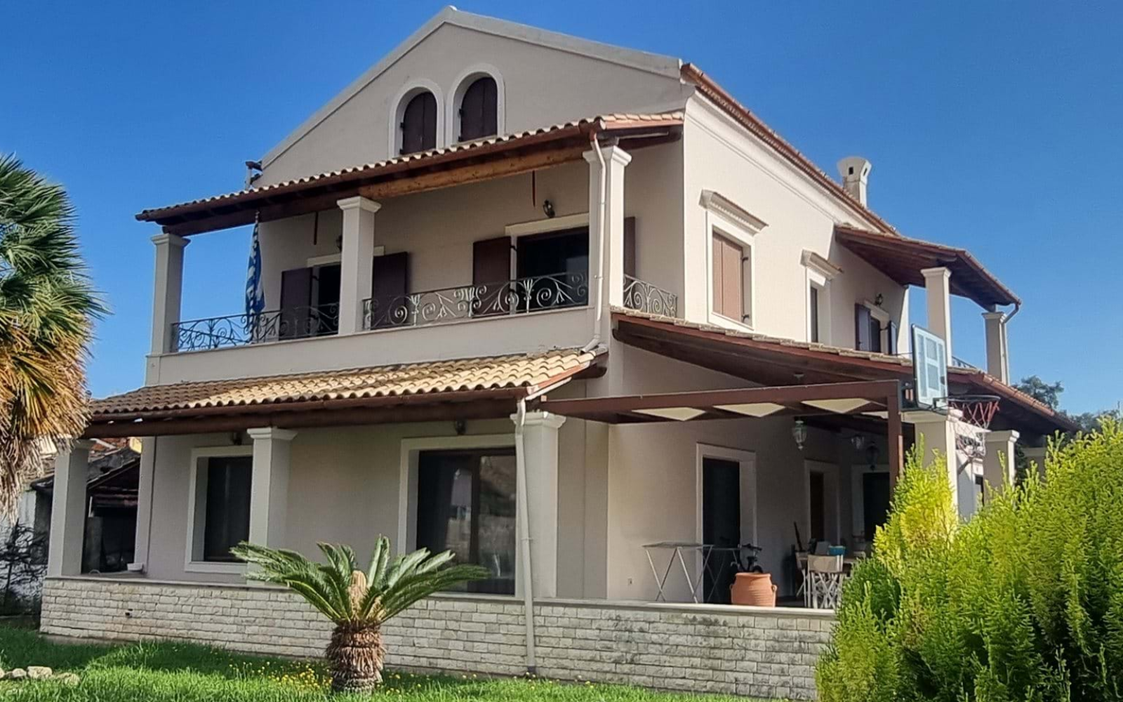 A family home – APPLE HOUSE, Kinopiastes, Central Corfu, 495,000 €