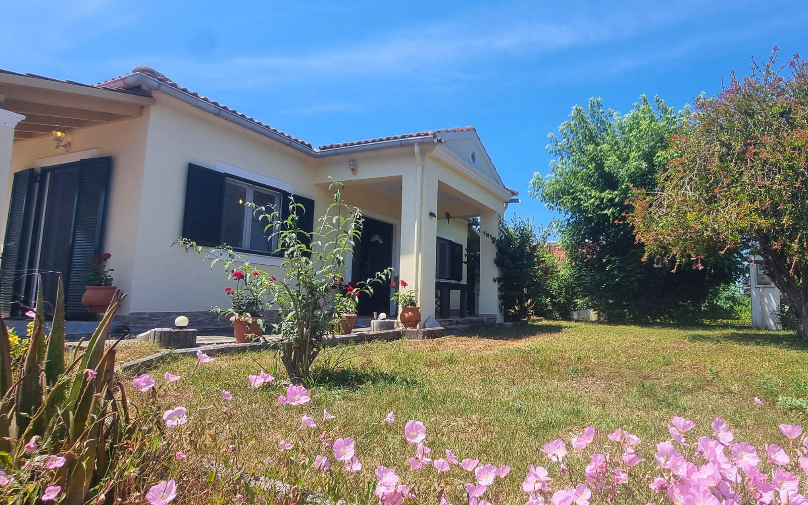 The lock-up-and-leave home – PERGOLA, Vassilatika, South Corfu, 240,000 €