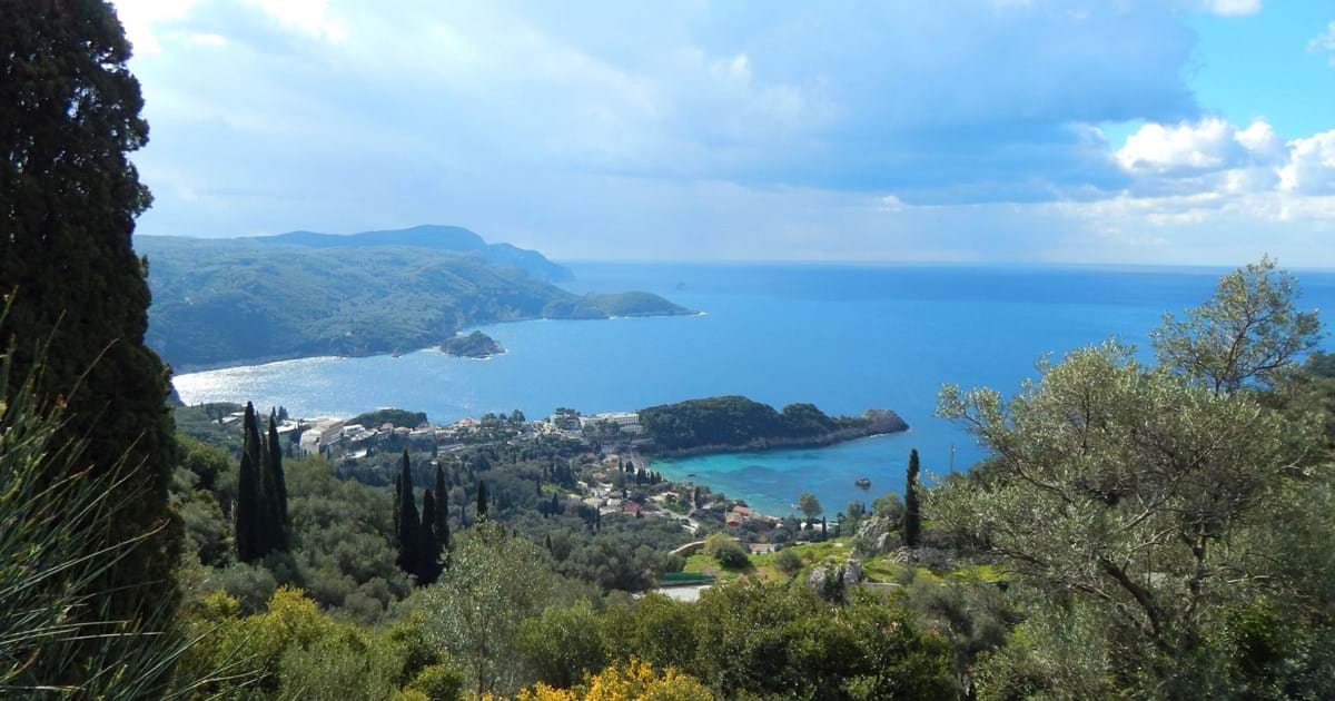 BELLA VISTA LAND, Lakones